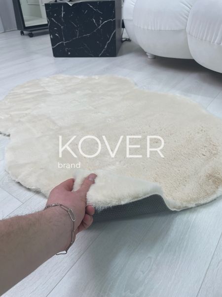 Килим зі штучного хутра Drapery, молочний, 70х110 А298 фото